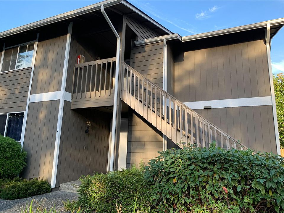 1st image of 9117 Meridian Pl NE #3