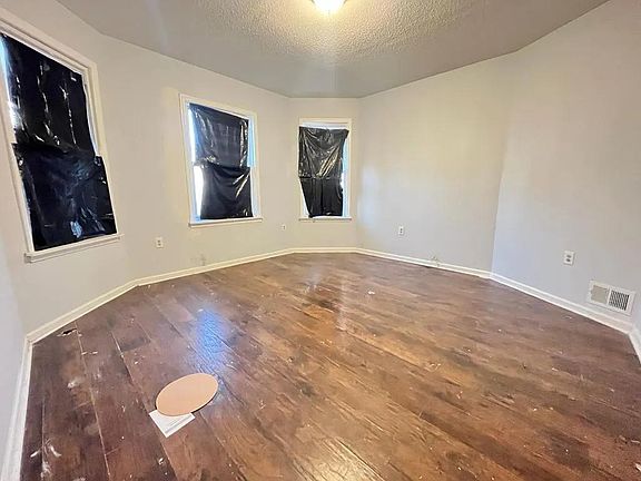 3rd image of 119 Seymour Ave #1B