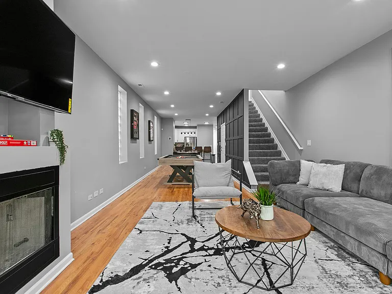 2249 W Monroe St #4 — Photo 3