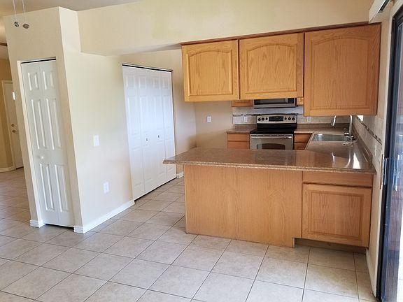 5th image of 1004 W Palm Cir