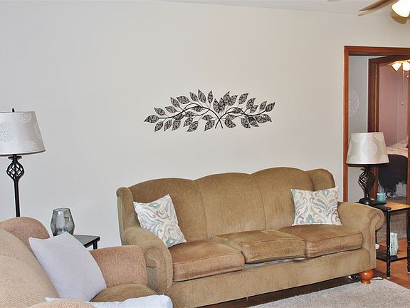 4th image of 1713 College Manor Dr