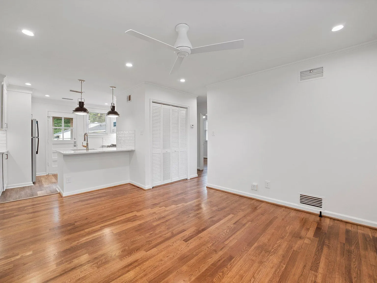 2 bed, 675 sqft, $1,350 — Photo 4