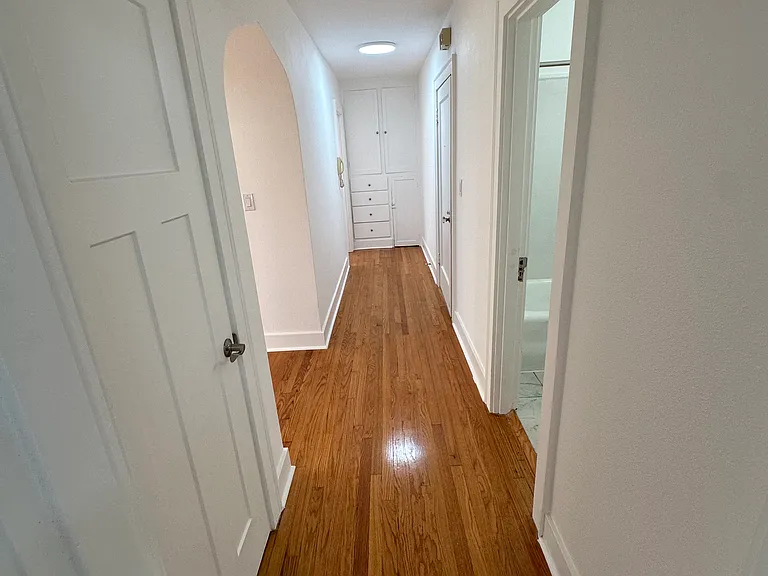 516 Summit Ave E #201 — Photo 13