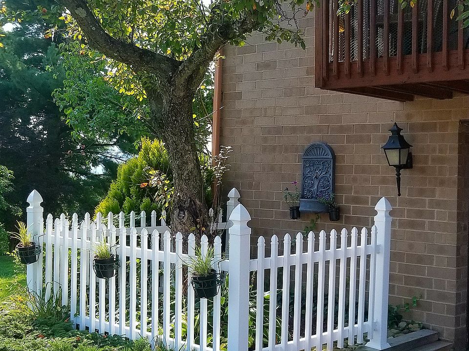 1st image of 128 Canyon Ct