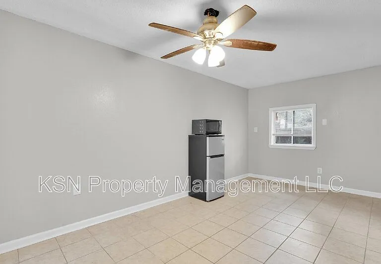 117 Windsor Rd — Photo 43