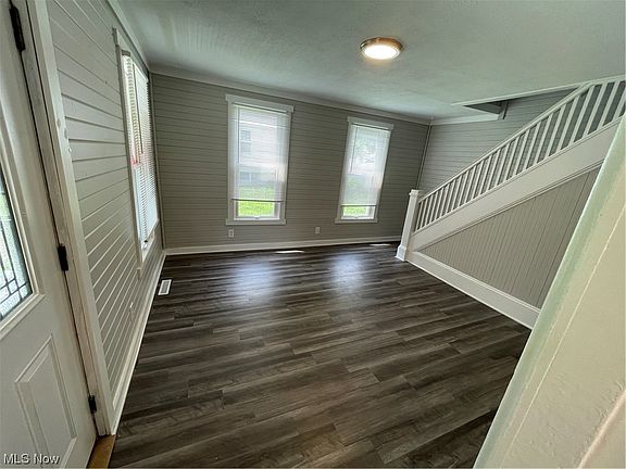 3rd image of 415 N Elmwood Ave