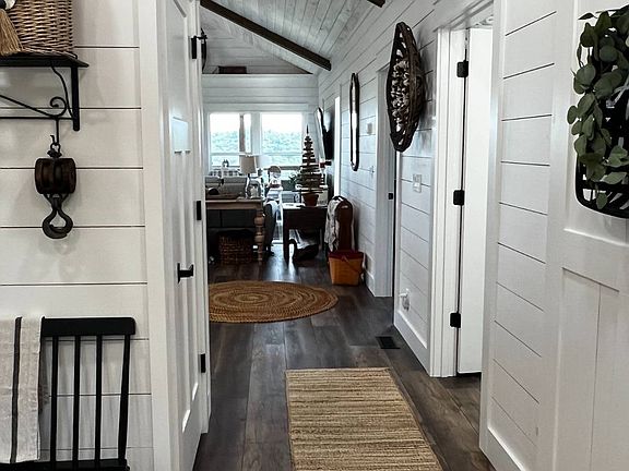 3rd image of 70 Circle Rd