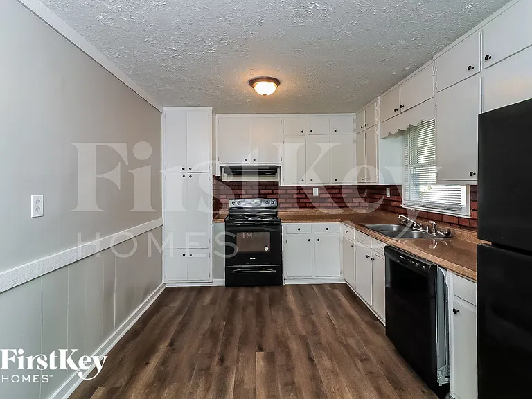 5379 Park Ave — Photo 6
