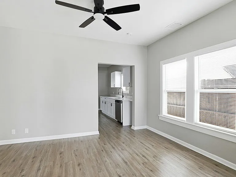 1230 Hammond Ave — Photo 10