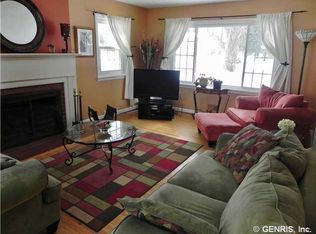 216 Circle Ln, Webster, NY 14580