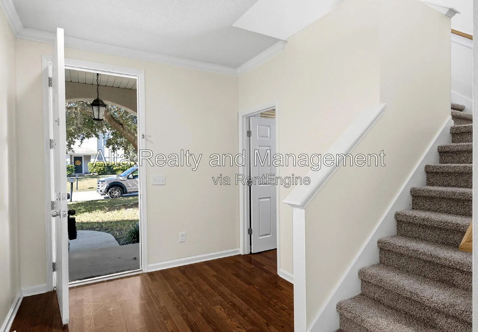 3 bed, 2.5 bath, 1958 sqft, $2,730 — Photo 3