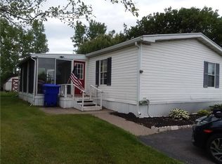 277 Crabapple Dr, Canandaigua, NY 14424