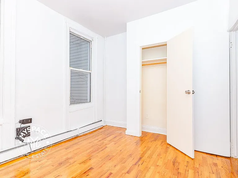 33 Montrose Ave #3L — Photo 7