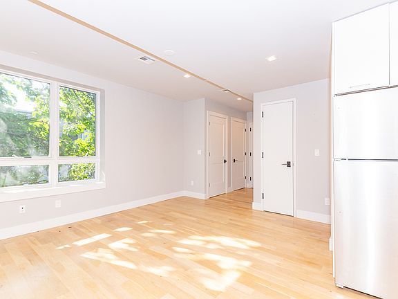5th image of 198 Clifton Pl APT 3R