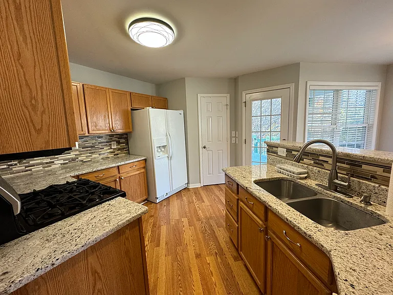 5209 Moss Hill Dr — Photo 9