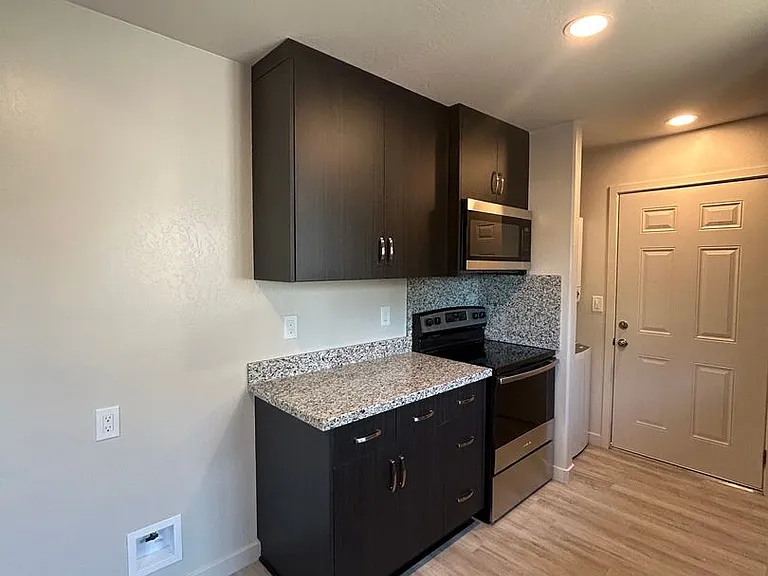 20X Follett St — Photo 8