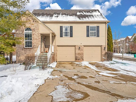 3rd image of 13682 Pinewood Ln