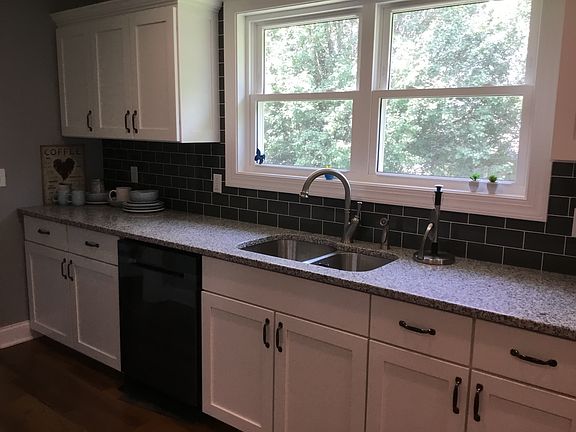 5th image of 4520 Yorkshire Ln