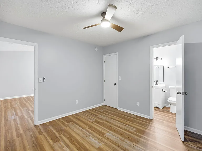 1 of 2 Ensuite bedrooms
