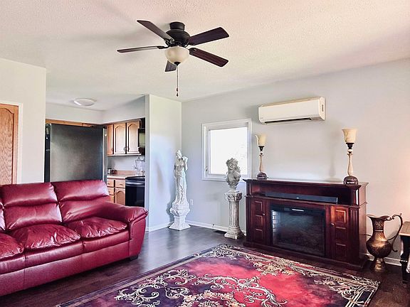 2nd image of 3117 Brackley Point Rd