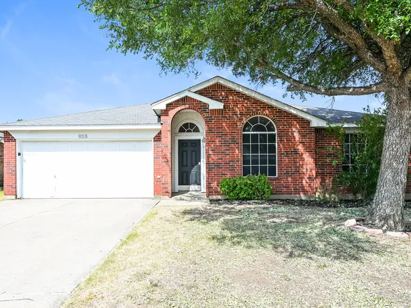 925 Comiskey Ct, Saginaw, TX 76179
