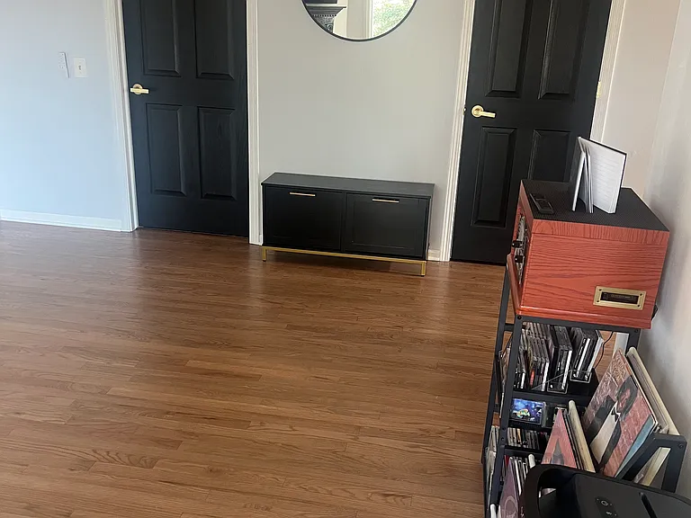 27W220 Chelsea Cir — Photo 9