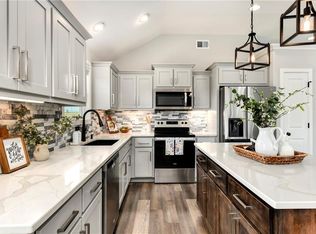 16042 Craig St, Basehor, KS 66007