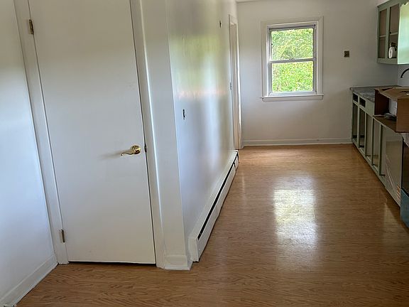 4th image of 470 Saint Paul St #1