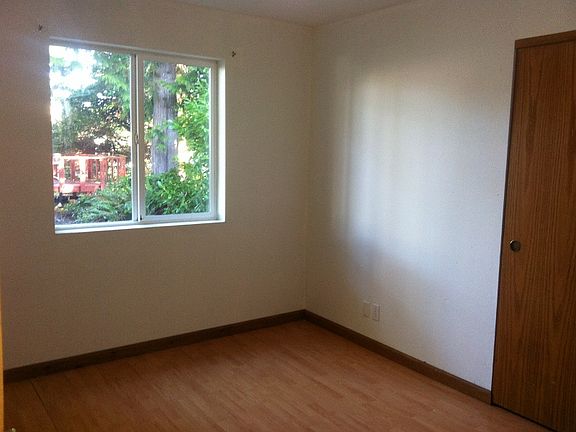 4th image of 336 SE Reef Ave