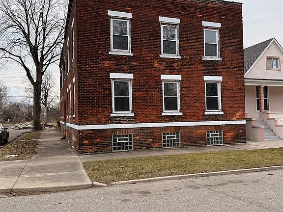 3rd image of 710 S Sloan St