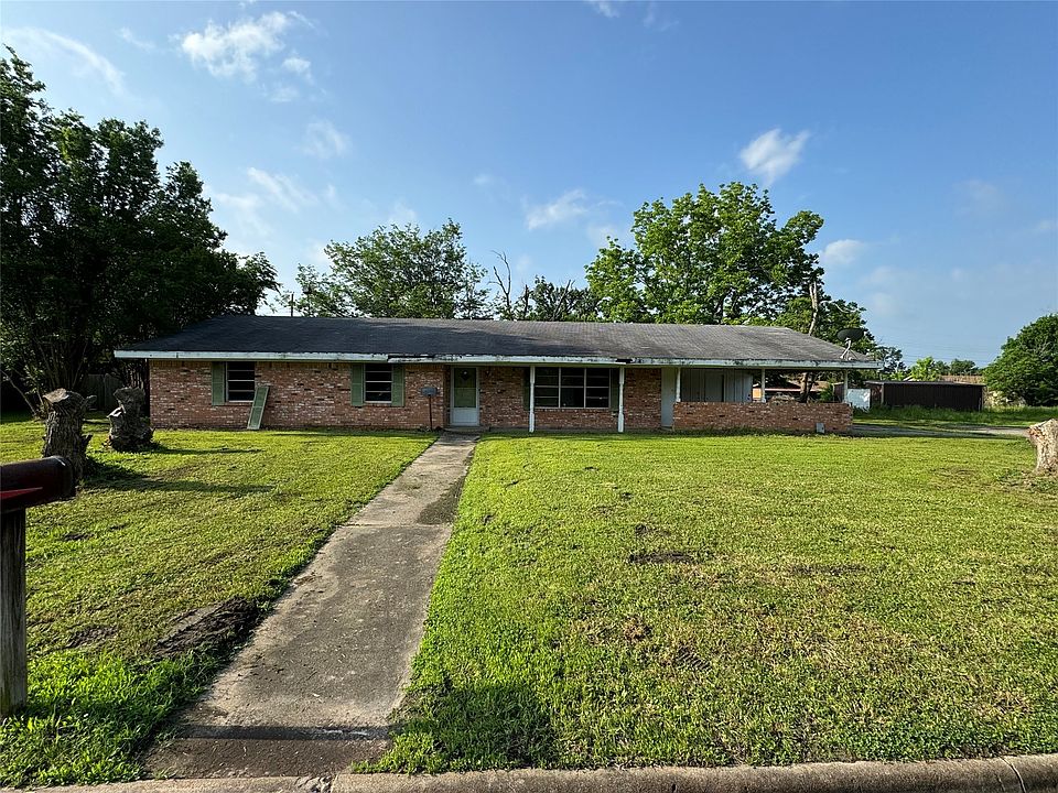 1st image of 706 W 5th St