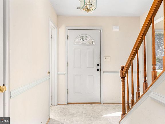5th image of 24 Snow Meadow Ln