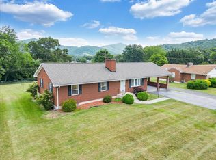 435 Cameron Dr, Vinton, VA
