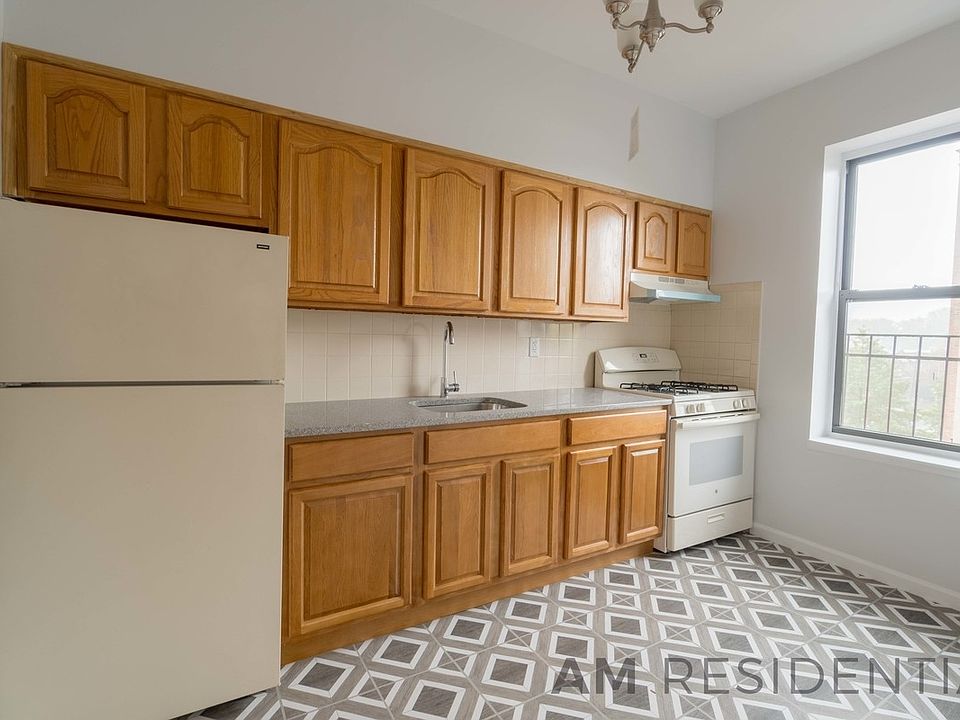 2nd image of 8624 Ridge Blvd #40