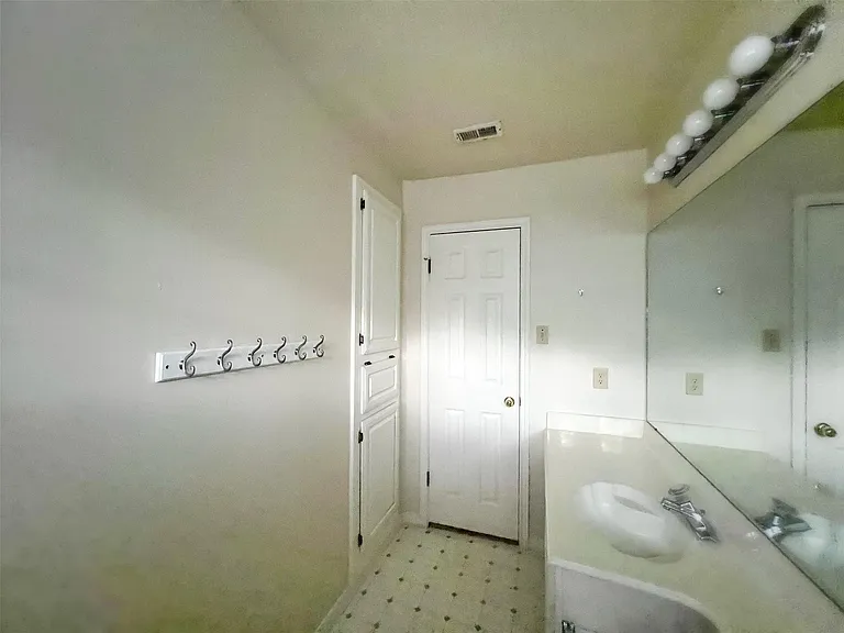 6204 Old Harbor Ln — Photo 28