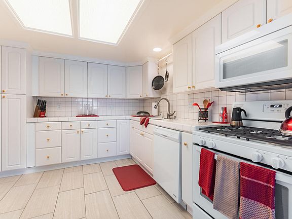 2nd image of 5348 W Avenue L10