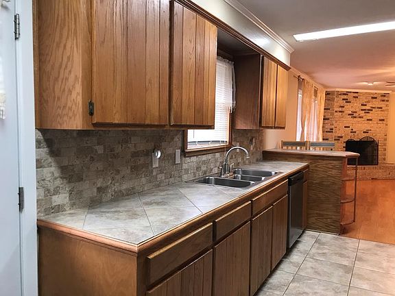 2nd image of 359 Lakeside Dr