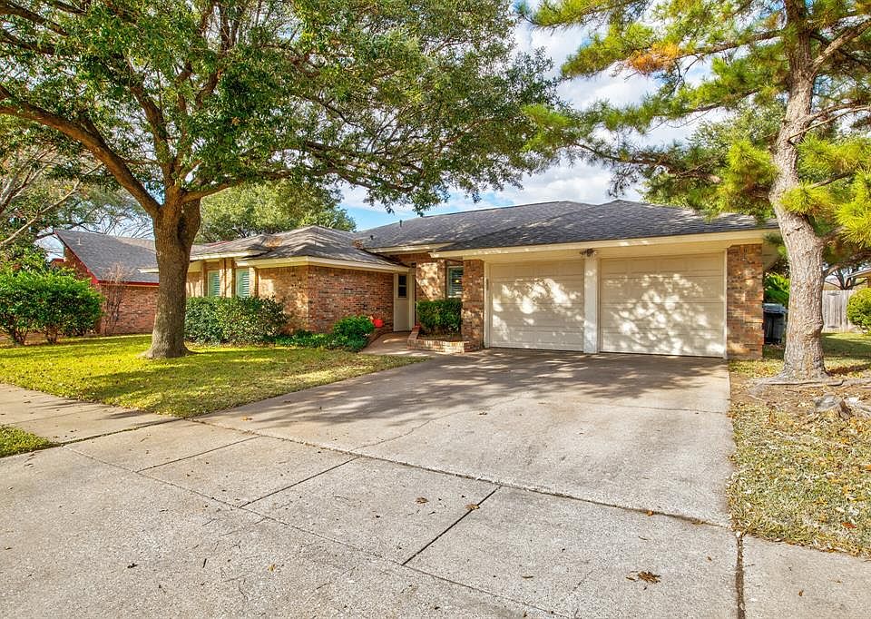 1st image of 1121 Woodvale Dr