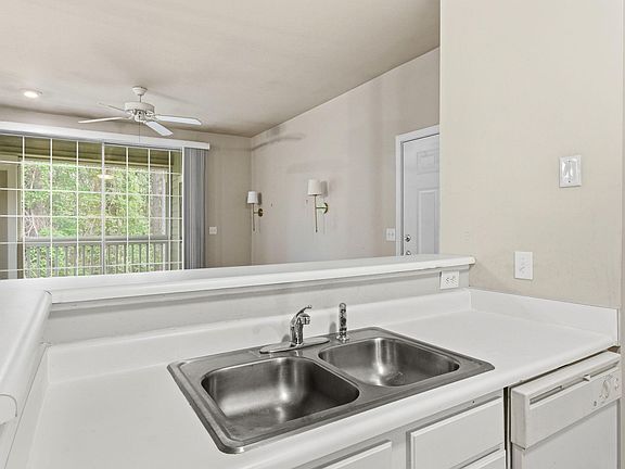 5th image of 1600 Long Grove Dr Unit 1422