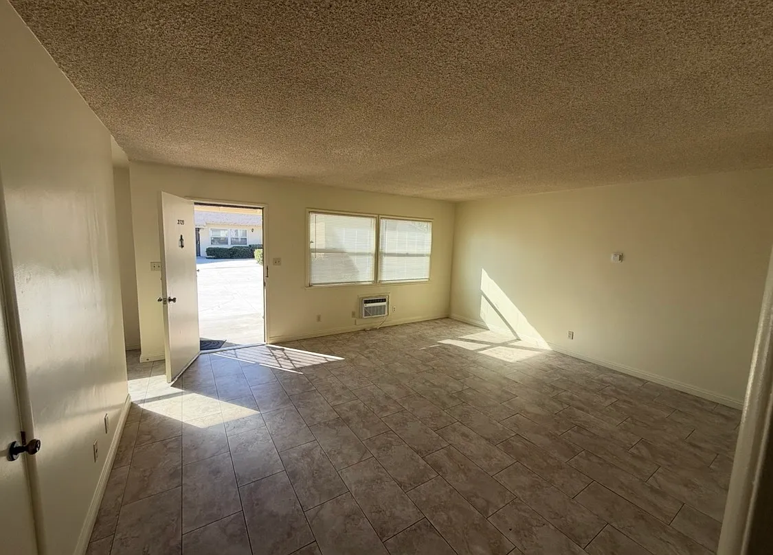 2301 Mountain Ave — Photo 2