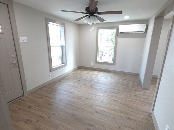 5th image of 2605 Plainview St