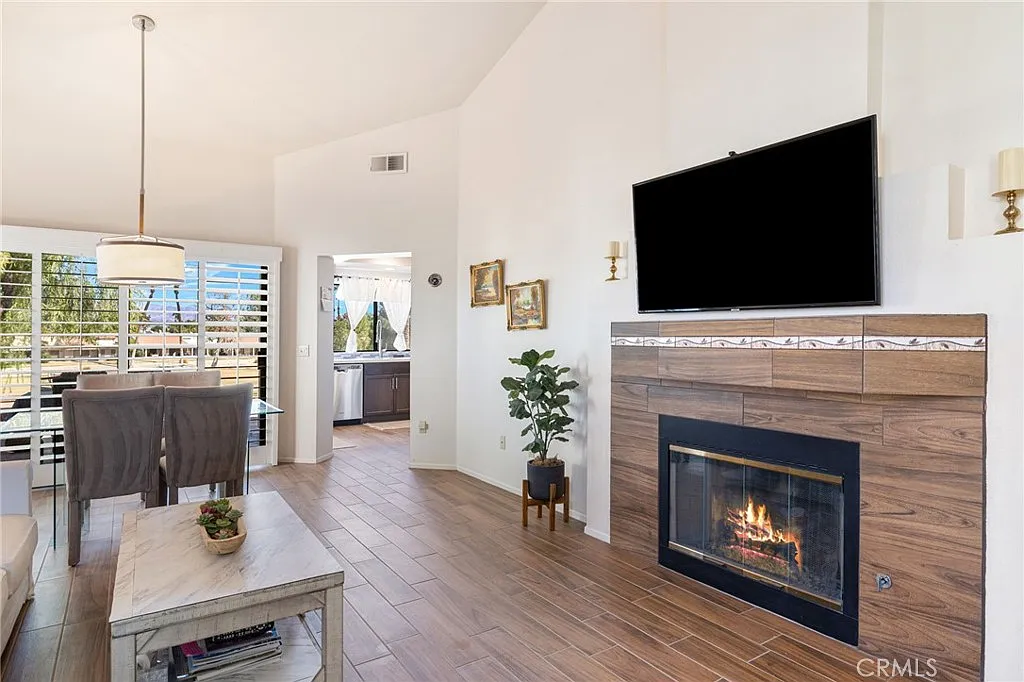 2 bed, 1091 sqft, $2,800 — Photo 3
