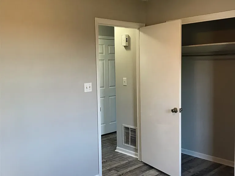 100 Grant Dr — Photo 8