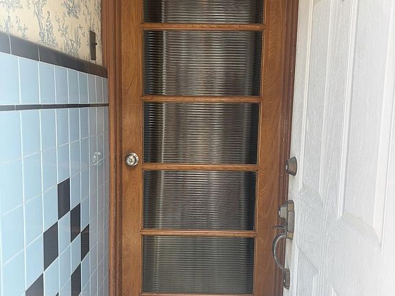 2nd image of 2313 S Darien St