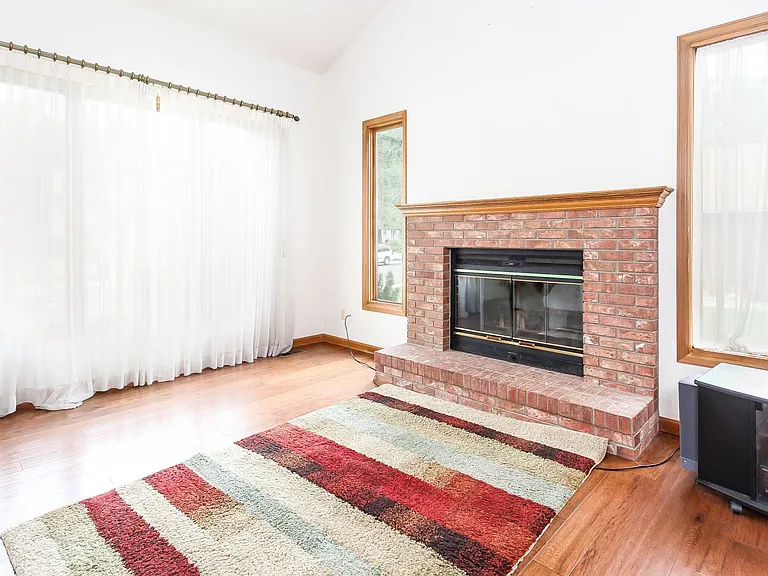 1724 Tanglewood Dr — Photo 5