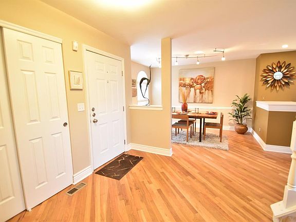 3rd image of 5430 Windridge Ct