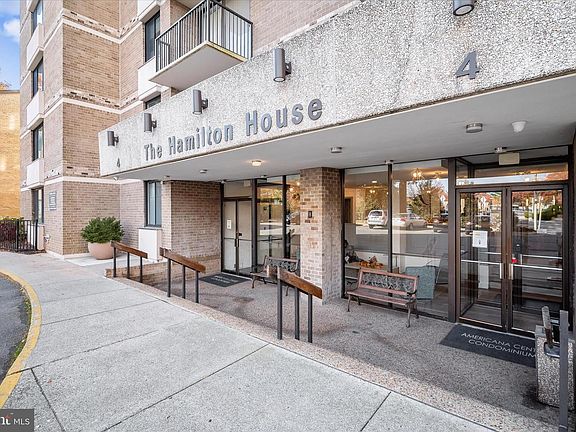 3rd image of 4 Monroe St APT 810
