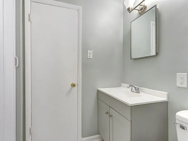 737 E Gwinnett St #D — Photo 4