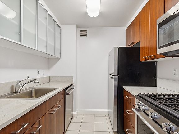 5th image of 217 E 96th St APT 26K