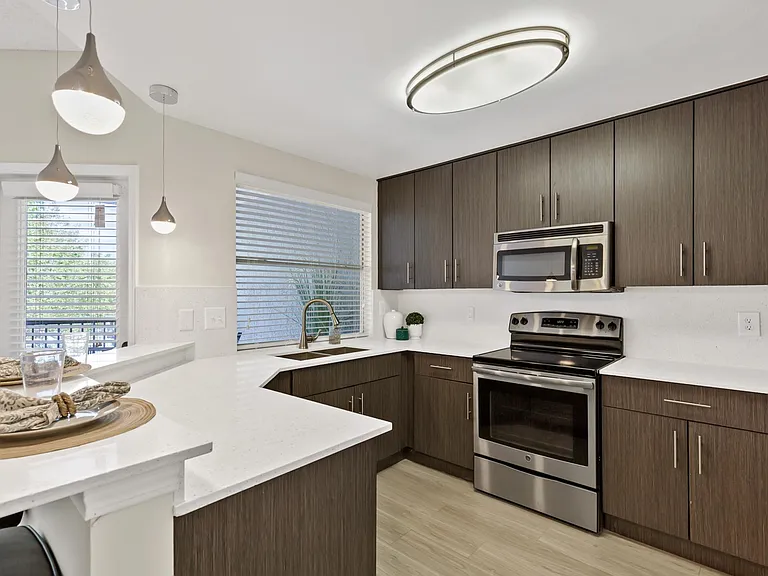 B2 Marseille - 3-Story Townhomes